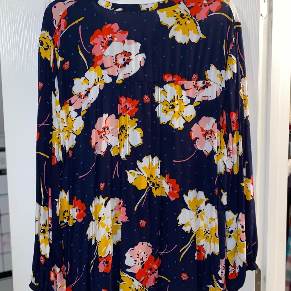 Floral flowy shirt
